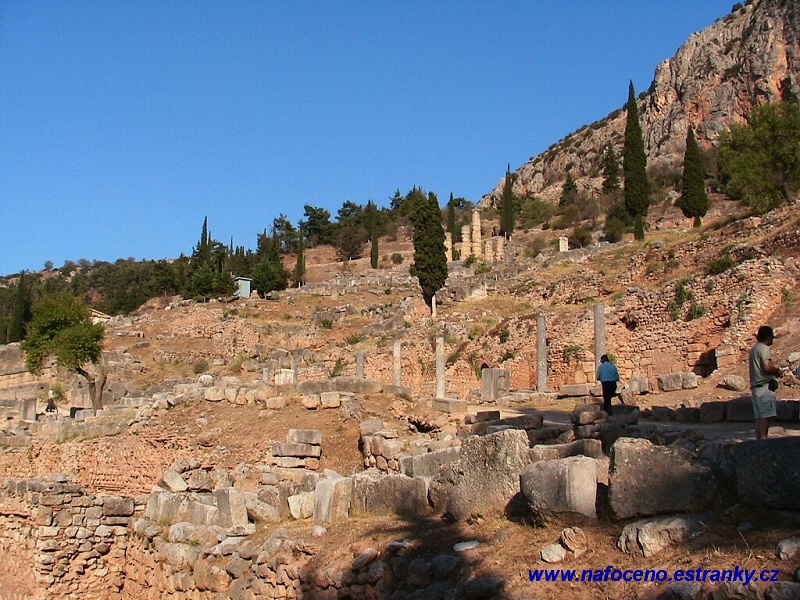 Delfy - Tholos 2007_08_29_001.jpg