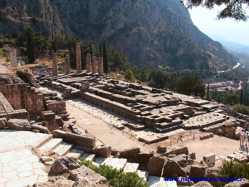 Delfy - Tholos 2007_08_29_008.jpg