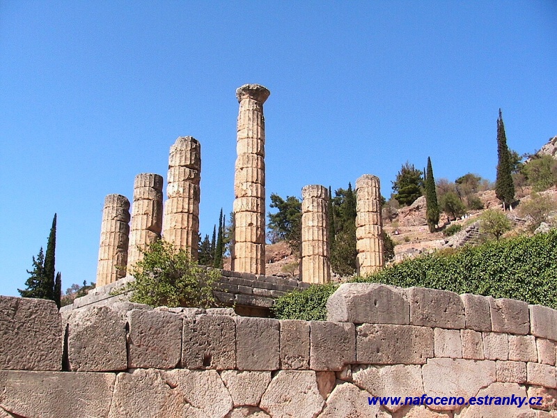 Delfy - Tholos 2007_08_29_023.jpg