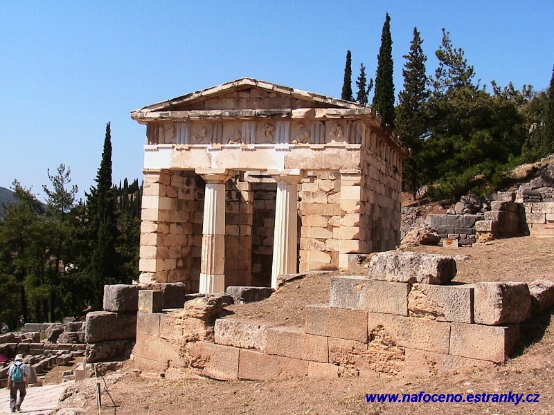 Delfy - Tholos 2007_08_29_025.jpg