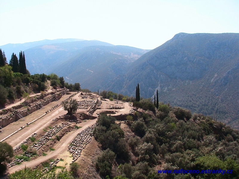 Delfy - Tholos 2007_08_29_028.jpg