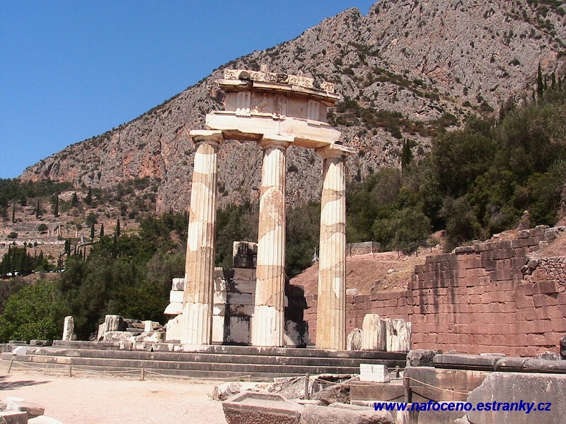 Delfy - Tholos 2007_08_29_032.jpg